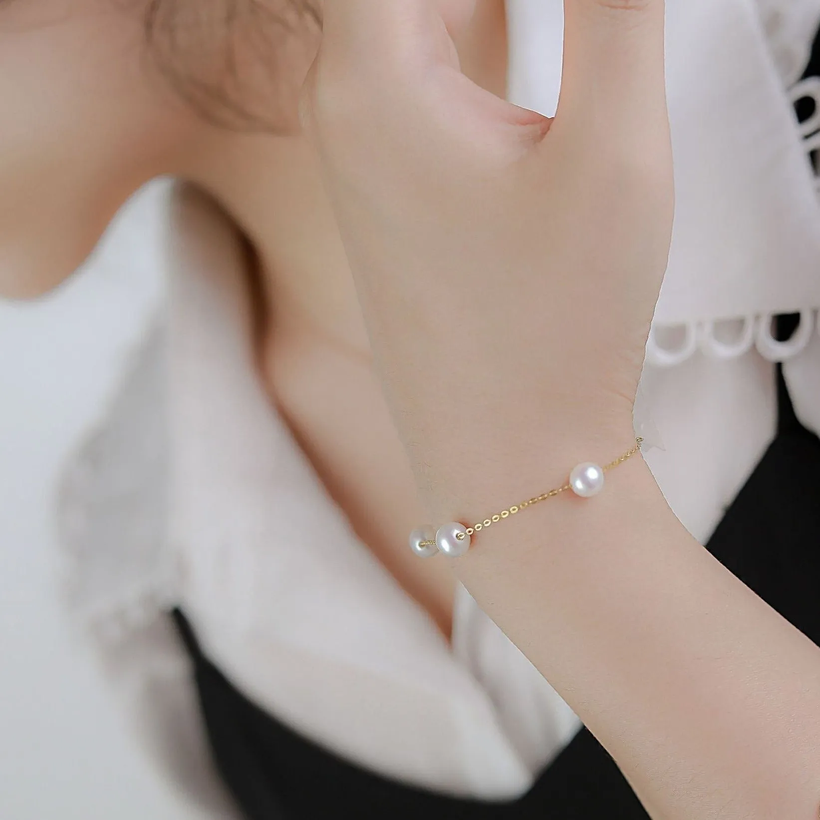 White 7-8mm Chinese Akoya Tincup Bracelet 18K Gold